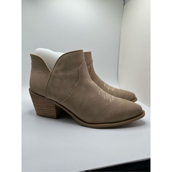 CUSHIONAIRE Women's Rodeo Western Ankle Boot +Memory Foam 8 WIDE TAN - Picture 1 of 7